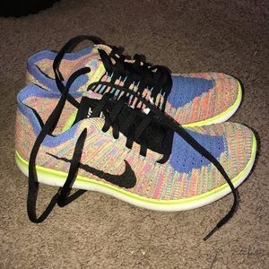 Nike flyknit barely used !